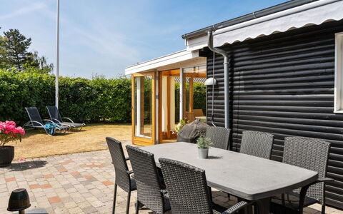 Sari - 250M from the Sea: Madera, Mueble, Mueble Para Exteriores, Casa, Sombra, Silla, Puerta, Mesa Al Aire Libre, Maceta, Porche