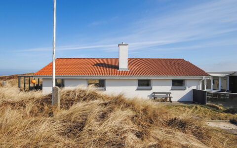 Hilmer - 250M from the Sea: Edificio, Techo, Casa, Arquitectura, Casa, Cabaña, El Terreno Del Lote, Área Rural, Llanura, Pendiente
