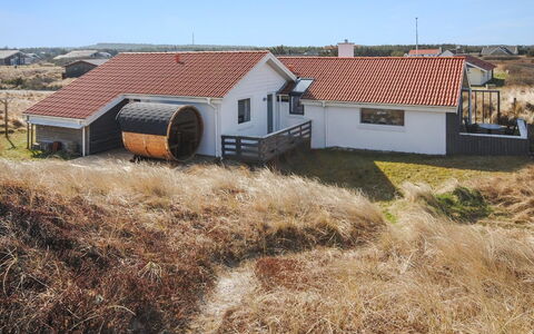 Hilmer - 250M from the Sea: Cielo, Casa, Techo, Cabaña, Casa, Área Rural, Nube, El Terreno Del Lote, Inmuebles, Pendiente