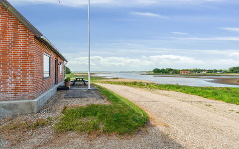 Swaantje - 150M to the Fjord: Techo, Casa, El Terreno Del Lote, Casa, Cabaña, Inmuebles, Edificios Del Jardín, Sombra, Cuarto De Troncos, Paisajismo
