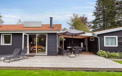 Rikus - 300M from the Sea: Techo, Casa, Puerta, Cabaña, Sombra, Vía Muerta, Yarda, Inmuebles, Patio Interior