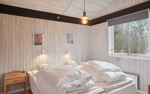 Borka - 1.2Km from the Sea: Habitación, Madera, Techo, Cama, Diseño De Interiores, Sábana, Lecho, Casa, Encendiendo, Mueble