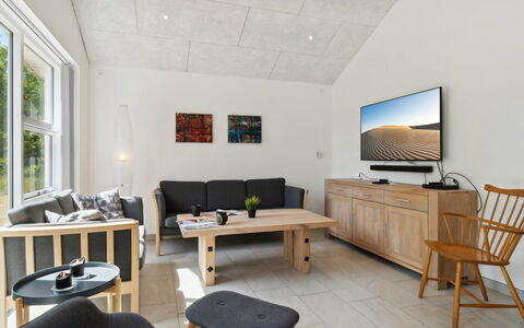 Swarthovde - from the Sea: Mueble, Diseño De Interiores, Piso, Madera, Suelo, Techo, Suelos De Madera, Silla, Mesa, Encendiendo