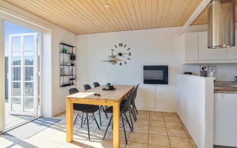 Alessandra - 500M from the Sea: Mueble, Piso, Diseño De Interiores, Suelo, Madera, Techo, Mesa, Suelos De Madera, Silla, Cocina Y Comedor Mesa