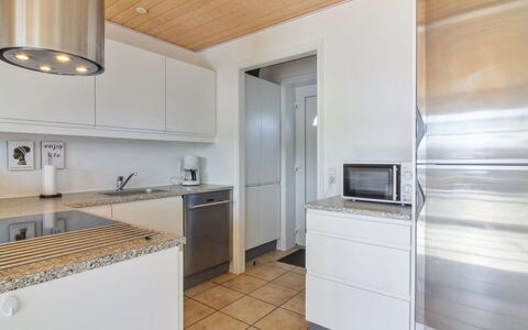 Alessandra - 500M from the Sea: Cocina, Mostrador, Diseño De Interiores, Piso, Aparato De Cocina, Suelo, Gabinetes, Mueble, Electrodoméstico, Madera