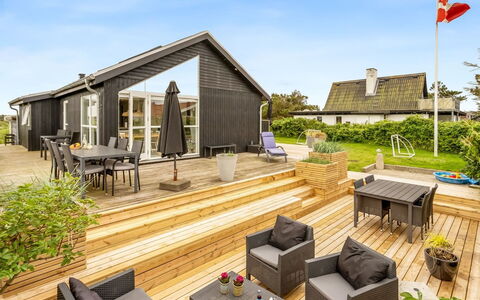 Regnwald - 400M from the Sea: Mueble, Diseño De Interiores, Piso, Madera, Suelo, Techo, Suelos De Madera, Silla, Mesa, Encendiendo