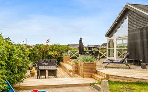 Regnwald - 400M from the Sea: Mueble, Diseño De Interiores, Piso, Madera, Suelo, Techo, Suelos De Madera, Silla, Mesa, Encendiendo