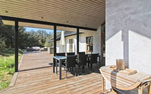 Maiti - 300M from the Sea: Madera, Suelos De Madera, Arquitectura, Madera Dura, Tablón, Casa, Cubierta, Porche, Suelo, Material Compuesto