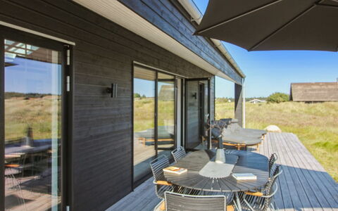 Ascan - 600M from the Sea: Mueble, Diseño De Interiores, Piso, Madera, Suelo, Techo, Suelos De Madera, Silla, Mesa, Encendiendo