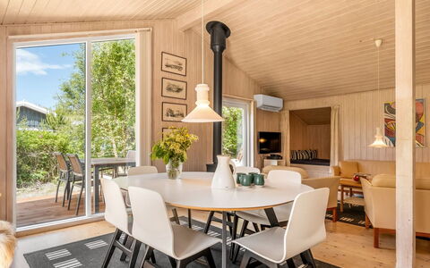 Anelisa - 1.2Km from the Sea: Diseño De Interiores, Madera, Piso, Mueble, Techo, Suelo, Cocina Y Comedor Mesa, Suelos De Madera, Comedor, Habitación