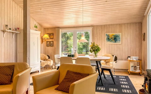 Anelisa - 1.2Km from the Sea: Diseño De Interiores, Mueble, Piso, Pared, Suelo, Madera, Techo, Habitación, Sala, Sofá