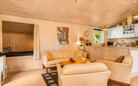 Anelisa - 1.2Km from the Sea: Diseño De Interiores, Piso, Suelo, Madera, Techo, Mueble, Sofá, Habitación, Suelos De Madera, Sala