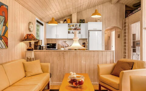 Anelisa - 1.2Km from the Sea: Diseño De Interiores, Mueble, Madera, Piso, Suelo, Techo, Habitación, Sofá, Sala, Lámpara