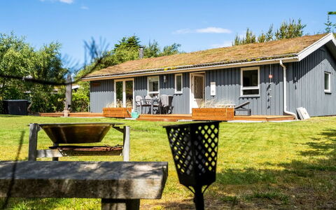 Anelisa - 1.2Km from the Sea: Casa, Casa, Puerta, Techo, Cabaña, Inmuebles, Jardín, Sombra, Vía Muerta, Yarda