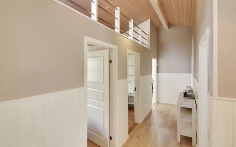Heraldina - 1Km from the Sea: Mueble, Silla, Mesa, Mueble Para Exteriores, Mesa Al Aire Libre, Cocina Y Comedor Mesa, Paraguas, Sombra, Restaurante, Maceta