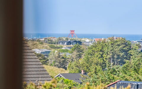Mumme - 700M from the Sea: Cielo, Azul, Tiempo De Día, Horizonte, Barrio Residencial, Paisaje, Techo, Mar, Mañana, Oceano