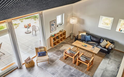 Kaapo - 1Km from the Sea: Mueble, Diseño De Interiores, Silla, Piso, Mesa, Recurso, Suelo, Techo, Habitación, Eco Hotel