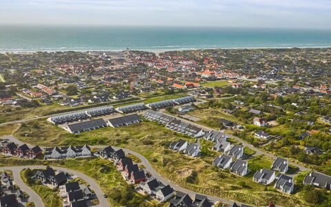 Kaapo - 1Km from the Sea: Mueble, Diseño De Interiores, Silla, Piso, Mesa, Recurso, Suelo, Techo, Habitación, Eco Hotel