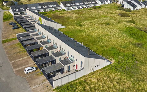 Kaapo - 1Km from the Sea: Mueble, Diseño De Interiores, Silla, Piso, Mesa, Recurso, Suelo, Techo, Habitación, Eco Hotel
