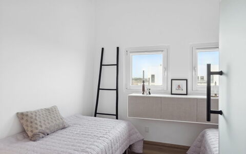 Kaapo - 1Km from the Sea: Pared, Habitación, Diseño De Interiores, Piso, Cama, Madera, Suelo, Techo, Mueble, Habitación