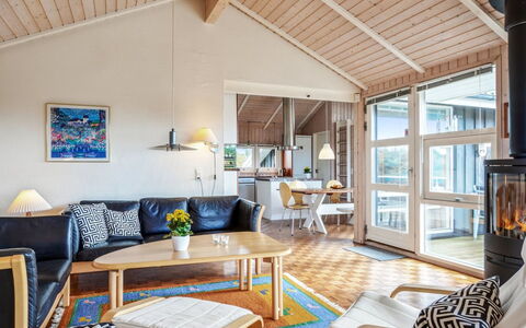Franzisca - 700M from the Sea: Madera, Diseño De Interiores, Mueble, Piso, Sala, Casa, Suelo, Techo, Sofá, Silla