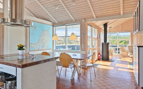 Franzisca - 700M from the Sea: Piso, Madera, Suelo, Diseño De Interiores, Techo, Mueble, Cocina, Silla, Lámpara, Suelos De Madera