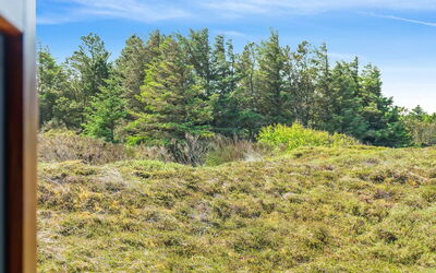 Henri - 500M from the Sea