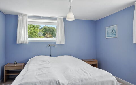 Gisella - 1.2Km from the Sea: Azul, Habitación, Techo, Diseño De Interiores, Suelo, Cama, Piso, Lecho, Sábana, Linos