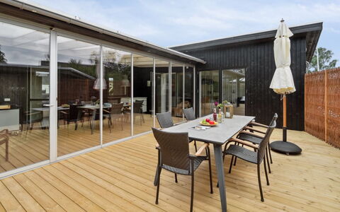 Randulf - 250M from the Sea: Madera, Techo, Arquitectura, Casa, Casa, Cabaña, Vía Muerta, Madera Dura, Pendiente, Inmuebles