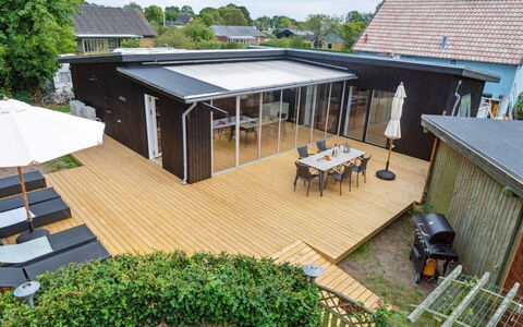 Randulf - 250M from the Sea: Madera, Techo, Arquitectura, Casa, Casa, Cabaña, Vía Muerta, Madera Dura, Pendiente, Inmuebles