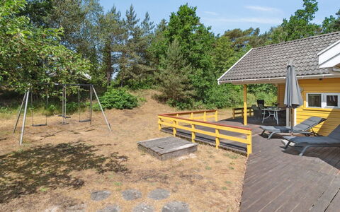 Anly - 250M from the Sea: Techo, Casa, Puerta, Cabaña, Sombra, Vía Muerta, Yarda, Inmuebles, Patio Interior
