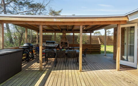 Frederikka - 75M from the Sea: Mueble, Diseño De Interiores, Piso, Madera, Suelo, Techo, Suelos De Madera, Silla, Mesa, Encendiendo