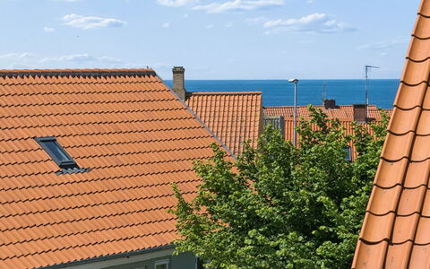 Dagne - 400M from the Sea: Azul, Techo, Casa, Pendiente, Vía Muerta, Tubo De Lámpara, La Luz Del Día