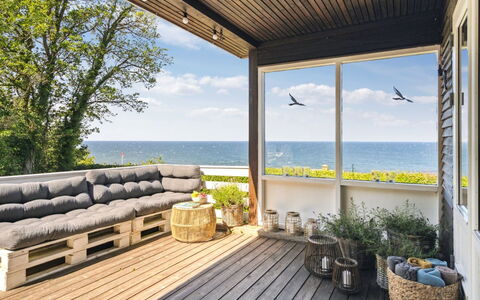 Yasha - 200M from the Sea: Madera, Techo, Arquitectura, Casa, Casa, Cabaña, Vía Muerta, Madera Dura, Pendiente, Inmuebles