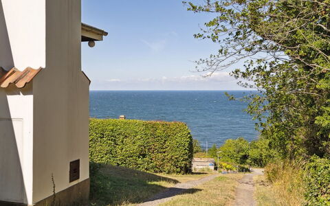 Yasha - 200M from the Sea: Madera, Techo, Arquitectura, Casa, Casa, Cabaña, Vía Muerta, Madera Dura, Pendiente, Inmuebles