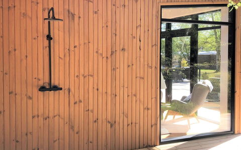 Sune - 175M from the Sea: Mueble, Diseño De Interiores, Piso, Madera, Suelo, Techo, Suelos De Madera, Silla, Mesa, Encendiendo