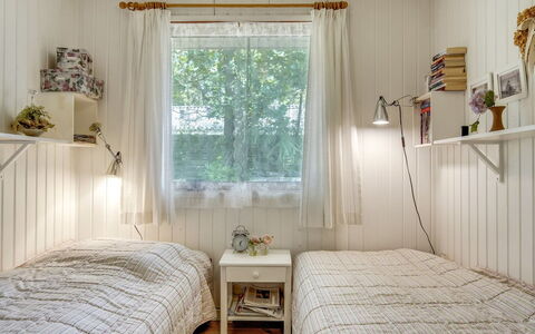 Naili - 750M from the Sea: Cama, Diseño De Interiores, Habitación, Mueble, Lecho, Madera, Sábana, Suelo, Linos, Textil