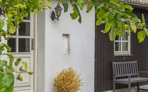 Finja - 6Km from the Sea: Techo, Casa, Casa, Cabaña, Vía Muerta, Inmuebles, Entrada De Coches, Edificios Del Jardín, Yarda, Cobertizo