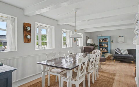 Ilkka - 220M from the Sea: Mueble, Diseño De Interiores, Piso, Madera, Techo, Comedor, Mesa, Suelo, Cocina Y Comedor Mesa, Lámpara