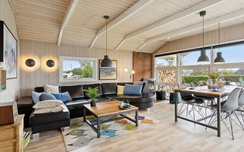 Hjalmsvider - 300M from the Sea: Diseño De Interiores, Madera, Sofá, Mueble, Piso, Techo, Sala, Suelos De Madera, Suelo