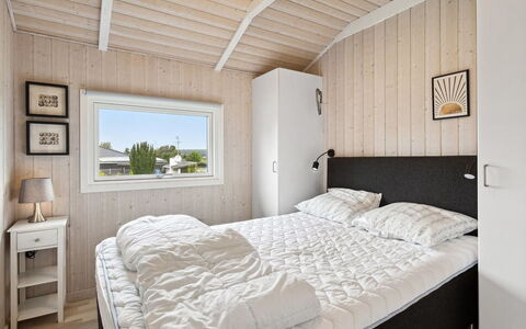 Hjalmsvider - 300M from the Sea: Madera, Habitación, Cama, Casa, Suelo, Sábana, Lecho, Marco De La Cama, Madera Dura, Tablón