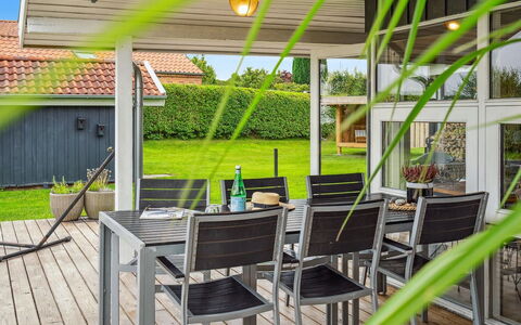 Hjalmsvider - 300M from the Sea: Mueble, Madera, Mueble Para Exteriores, Silla, Mesa, Porche, Cocina Y Comedor Mesa, Mesa Al Aire Libre, Piso, Cubierta
