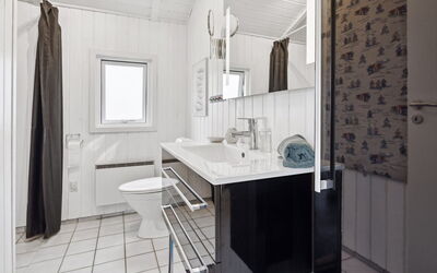 Hjalmsvider - 300M from the Sea