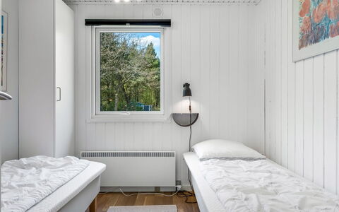Eli - 1.5Km to the Fjord: Madera, Habitación, Lecho, Cama, Marco De La Cama, Sábana, Tablón, Madera Dura, Manchas De Madera, Pintar