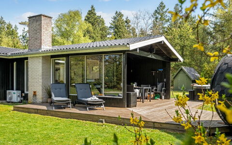 Eli - 1.5Km to the Fjord: Casa, Casa, Cabaña, Techo, Cobertura Del Suelo, Jardín, Edificios Del Jardín, Inmuebles, Yarda, Vía Muerta