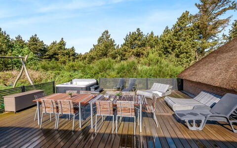 Kimon - 750M from the Sea: Mueble, Mueble Para Exteriores, Vajilla, Mesa, Drinkware, Silla, Mesa Al Aire Libre, Comida, Botella