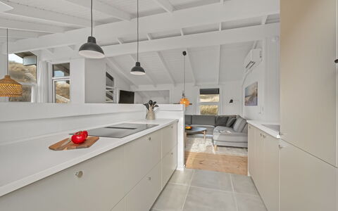 Flepko - 50M from the Sea: Cocina, Piso, Mostrador, Madera, Diseño De Interiores, Techo, Suelo, Gabinetes, Mueble, Lámpara