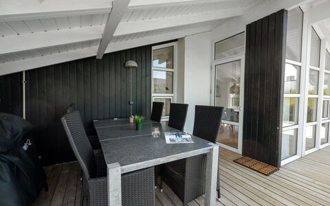 Flepko - 50M from the Sea: Mueble, Madera, Diseño De Interiores, Piso, Suelo, Silla, Habitación, Techo, Sala, Departamento