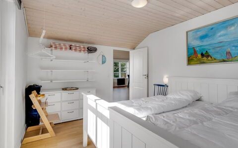 Engelbertine - 210M to the Fjord: Mueble, Diseño De Interiores, Piso, Suelo, Madera, Habitación, Techo, Cama, Suelos De Madera, Habitación