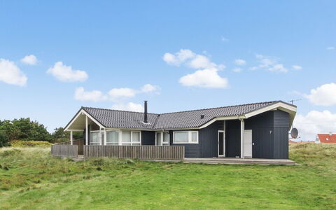 Ilkka - 400M from the Sea: Mueble, Diseño De Interiores, Piso, Madera, Suelo, Techo, Suelos De Madera, Silla, Mesa, Encendiendo